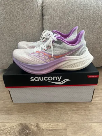 Käytetty Saucony Endorphin Speed 5 Running Shoes