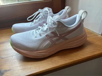 Käytetty Asics Running Shoes Running Shoes