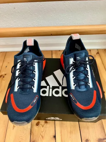 Käytetty Adidas NMD Running Shoes