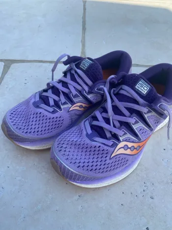 Käytetty Saucony Triumph ISO 5 Running Shoes