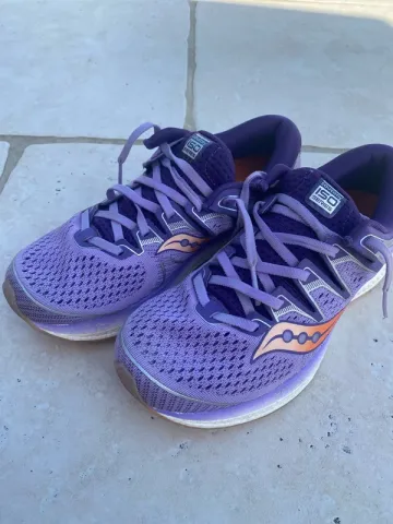 Used Saucony Triumph ISO 5 Running Shoes