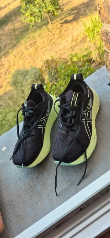 Used Asics Gel Nimbus 26 Running Shoes