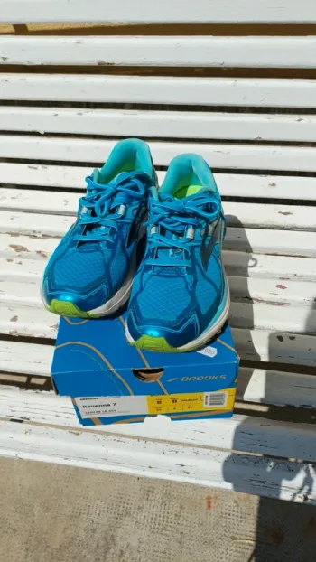 Used Brooks Running Shoes bike — image 5 of 7