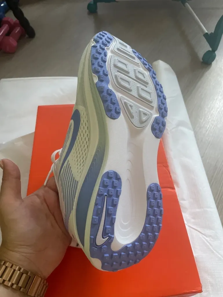 Used Nike ZoomX bike — image 3 of 4