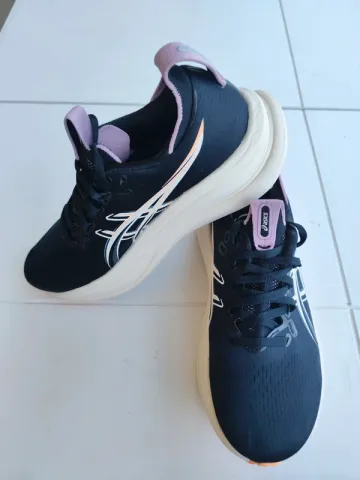 Used Asics Nimbus 28 Running Shoes