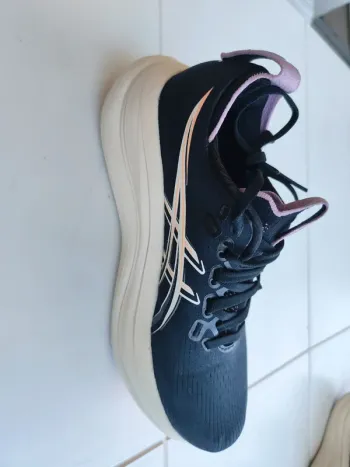 Käytetty Asics Nimbus 28 bike — kuva 11 / 12