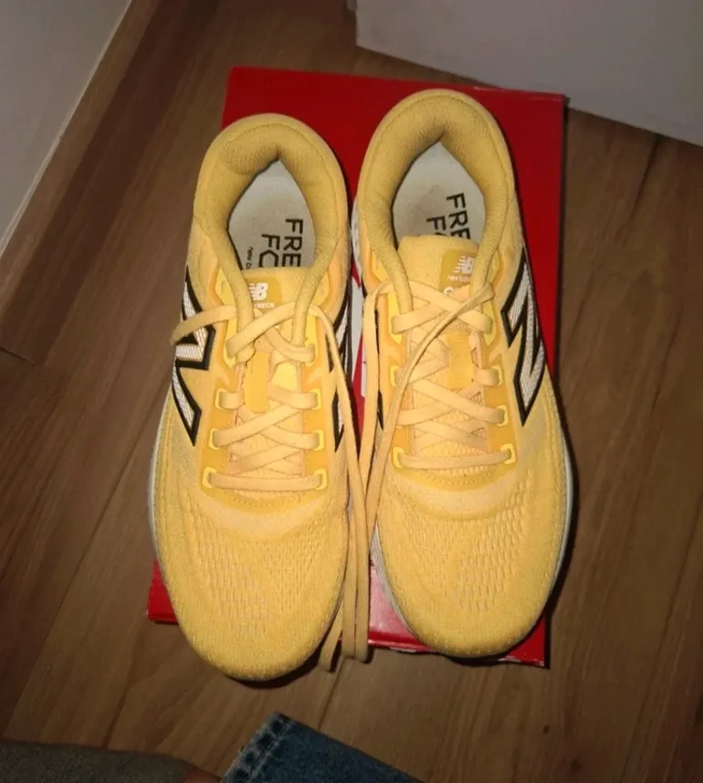 Used New Balance Fresh Foam Evoz bike — image 4 of 9