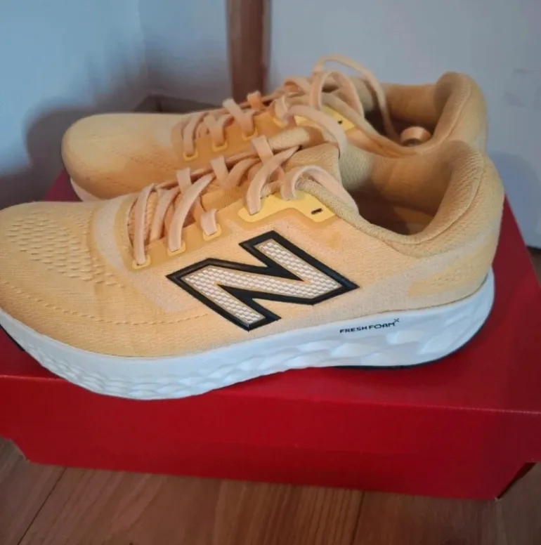 Used New Balance Fresh Foam Evoz bike — image 5 of 9