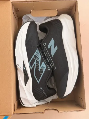 New Balance Propel bike usato — immagine 2 di 5
