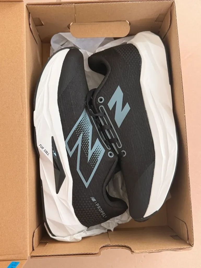 New Balance Propel bike usato — immagine 2 di 5