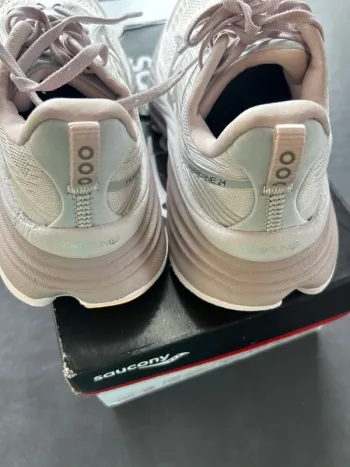 Used Saucony Hurricane 24 bike — image 4 of 7