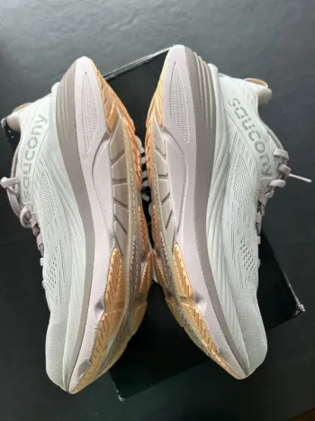 Used Saucony Hurricane 24 bike — image 3 of 7