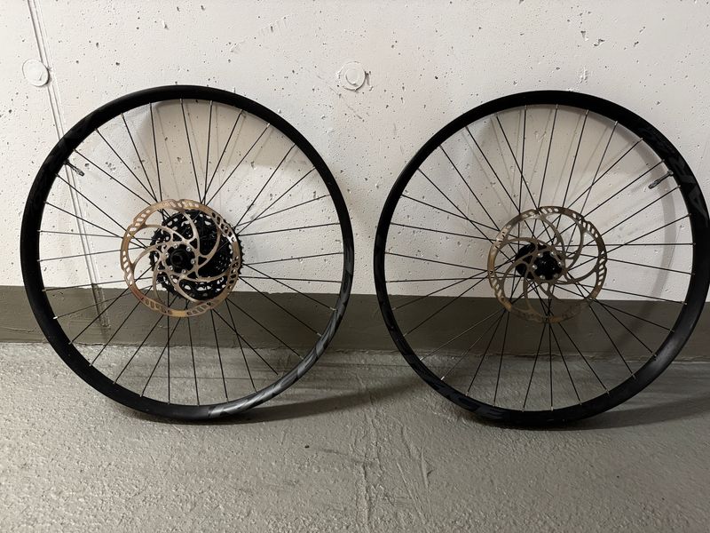 Used Hope Pro 4 / RaceFace AR40 Wheels