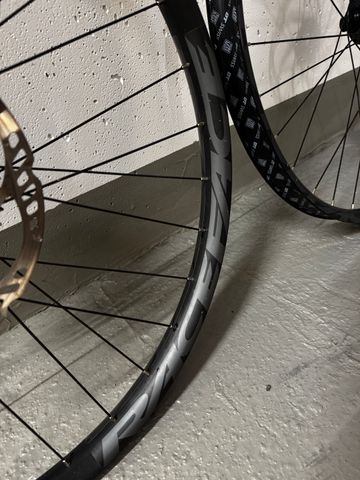Tweedehands Hope Pro 4 / RaceFace AR40 bike — afbeelding 3 van 11