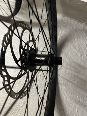 Tweedehands Hope Pro 4 / RaceFace AR40 bike — afbeelding 10 van 11