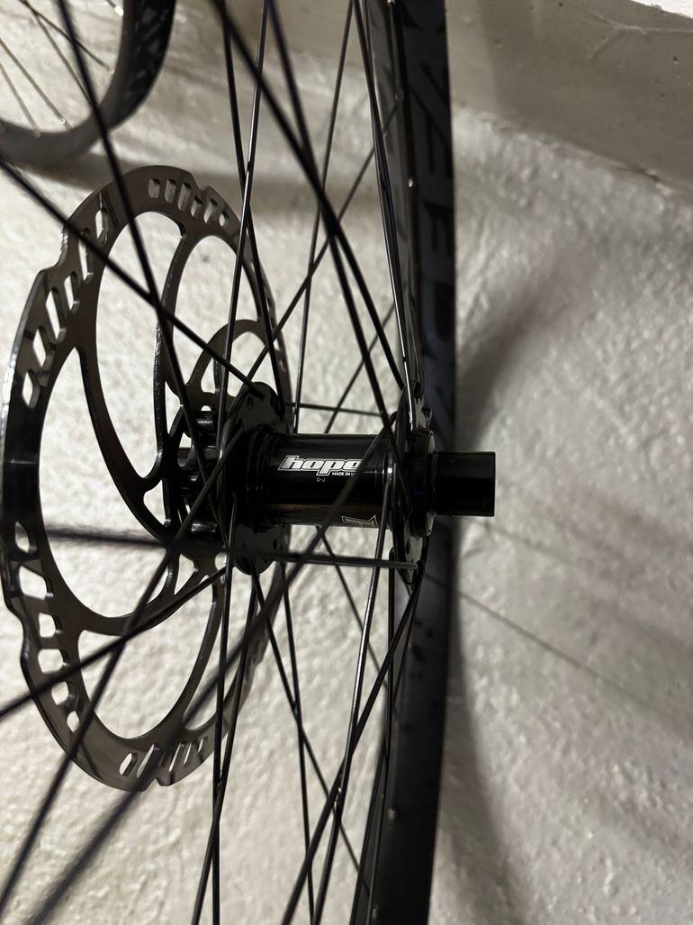 Brugt Hope Pro 4 / RaceFace AR40 bike — billede 10 af 11