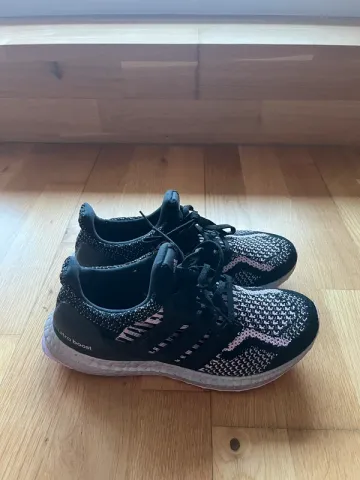 Adidas Ultra Boost Running Shoes usato