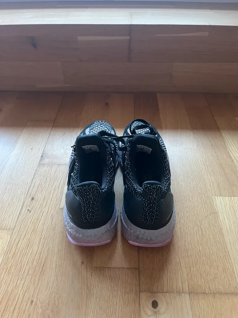 Adidas Ultra Boost bike usato — immagine 2 di 4