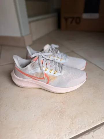 Used Pegasus Air Zoom 39 Running Shoes