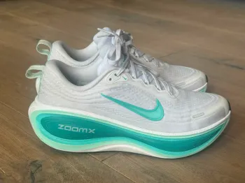 White Vomero Plus Running Shoes d'occasion