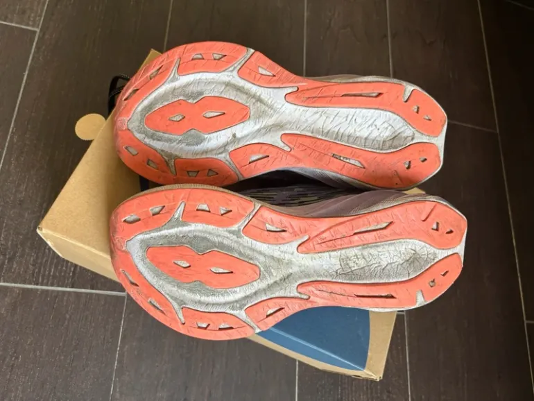 Used Asics Novablast 3 bike — image 4 of 6