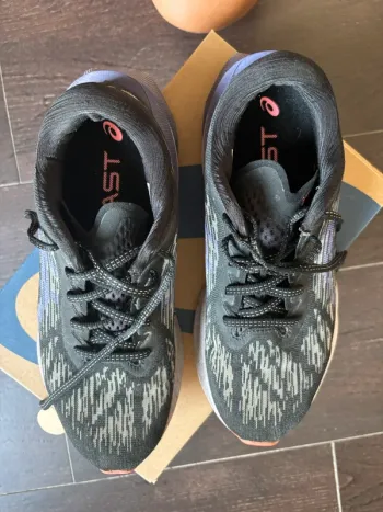 Asics Novablast 3 Running Shoes d'occasion