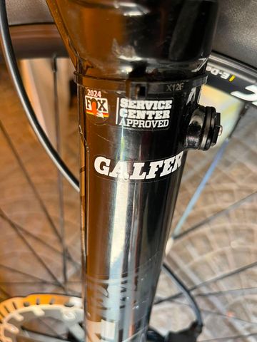Used Fox 38 performance elite 2023 bike — image 5 of 8