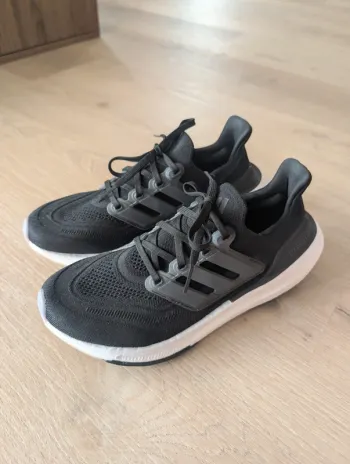 Käytetty Adidas Ultraboost Light 2023 bike — kuva 2 / 6