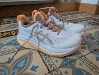 Asics Gel-Nimbus 27 Running Shoes d'occasion