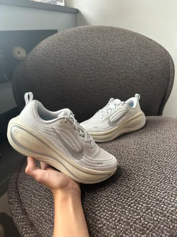 Nike Vomero Plus Running Shoes d'occasion