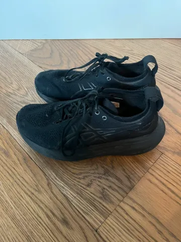 Używany Asics Gel Nimbus 25 Running Shoes