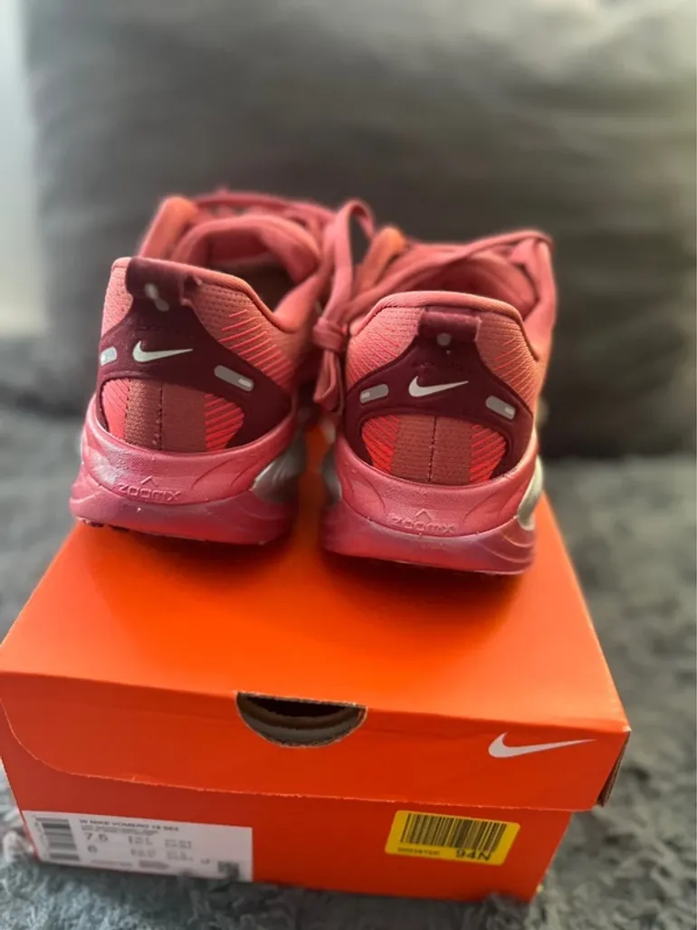 Nike Vomero 18 bike usato — immagine 5 di 8