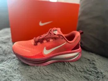 Nike Vomero 18 bike usato — immagine 2 di 8