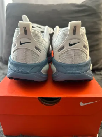 Nike Vomero 18 bike usato — immagine 3 di 6