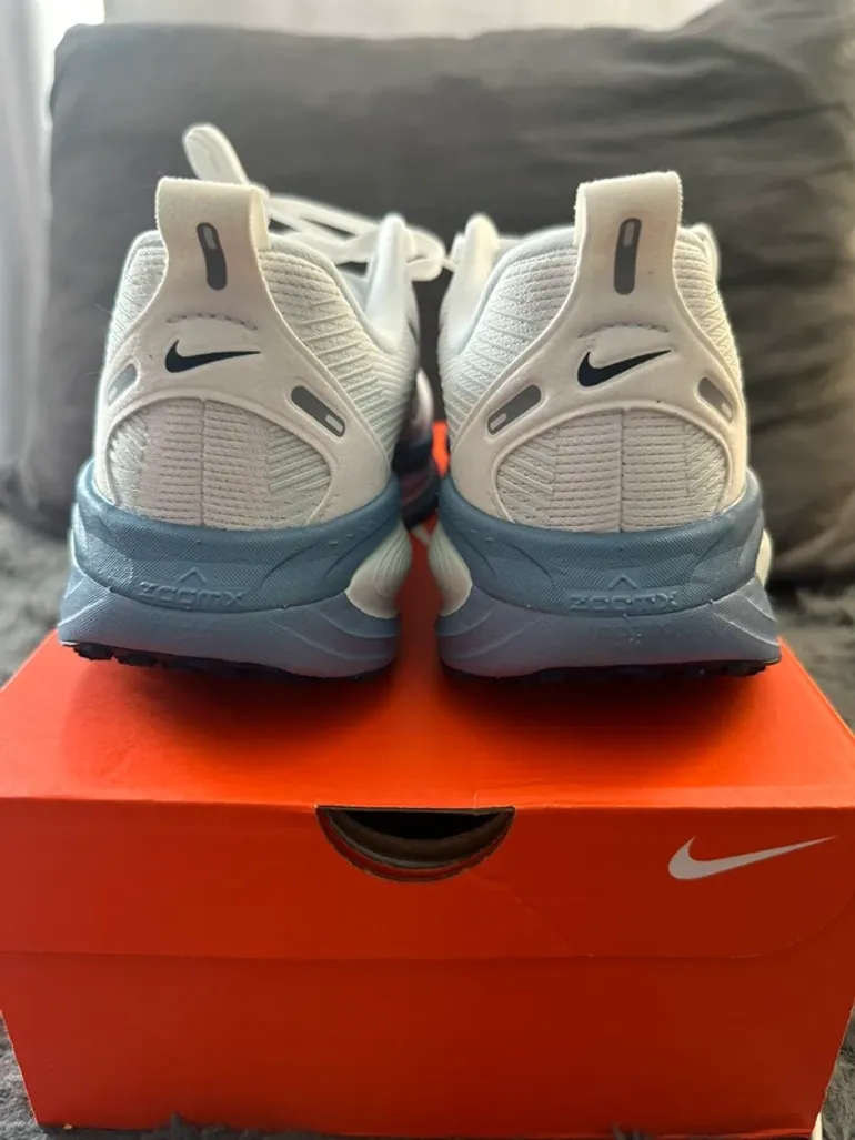 Nike Vomero 18 bike usato — immagine 3 di 6