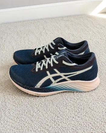 Used Lightweight Magic Speed Running Shoes