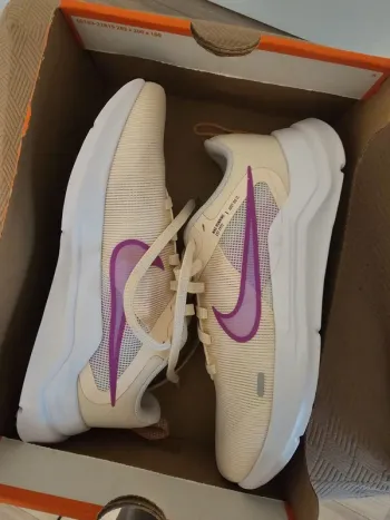 Nike Downshifter 12 Running Shoes usato