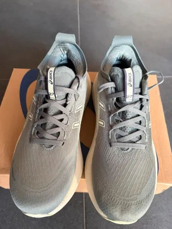 Used Asics Gel Nimbus 27 bike — image 2 of 8