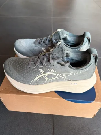 Asics Gel Nimbus 27 Running Shoes d'occasion