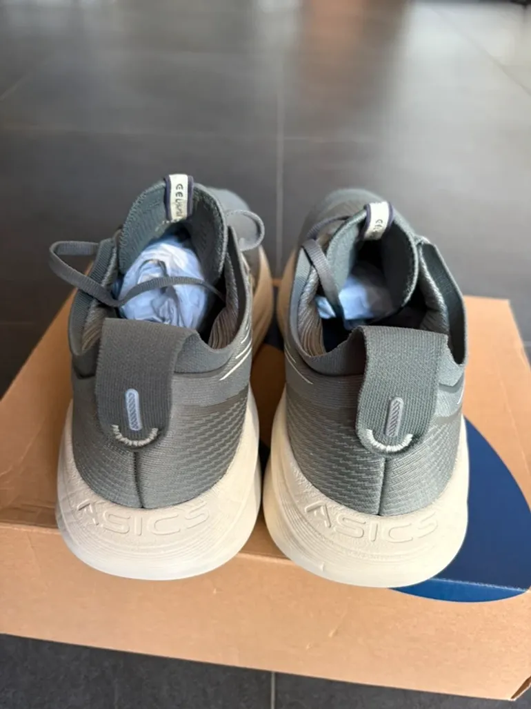 Used Asics Gel Nimbus 27 bike — image 3 of 8