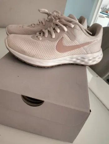 Używany Nike Sportive Running Shoes Running Shoes