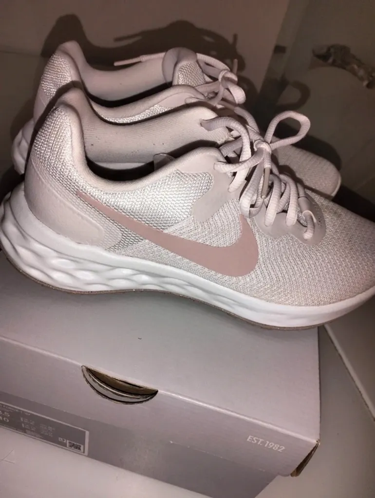 Gebrauchtes Nike Sportive Running Shoes bike — Bild 4 von 6