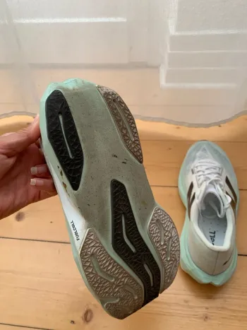 Used New Balance Rebel v4 bike — image 6 of 7
