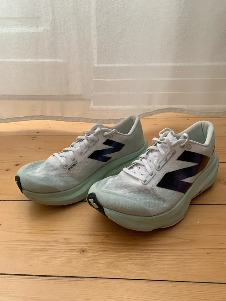 Used New Balance Rebel v4 bike — image 4 of 7