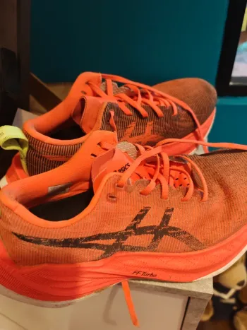 Używany Orange Superblast Running Shoes