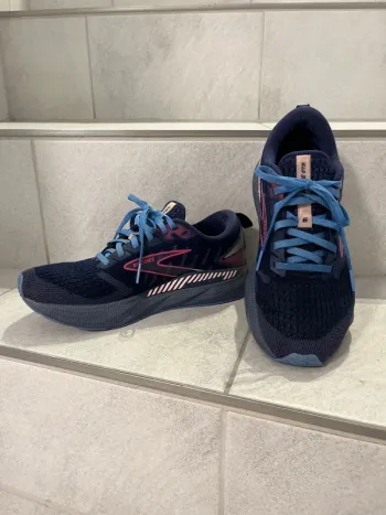 Używany Brooks Levitate 6 Running Shoes
