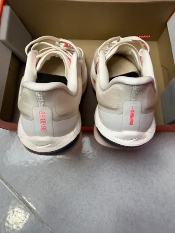 Używany Nike Zoom Fly 6 bike — zdjęcie 3 z 8