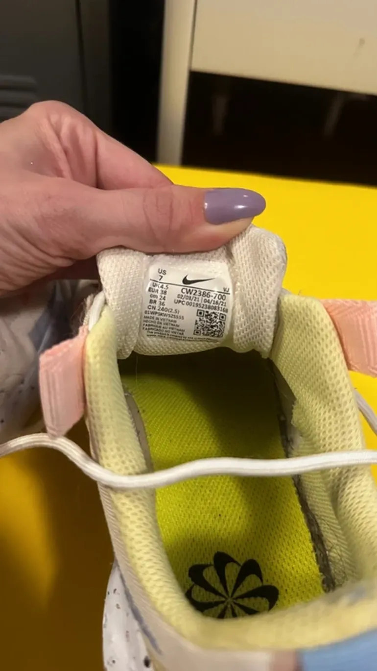 Used Nike Running Shoes bike — image 3 of 4
