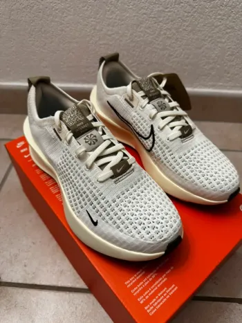 Nike Interact Run Running Shoes usato
