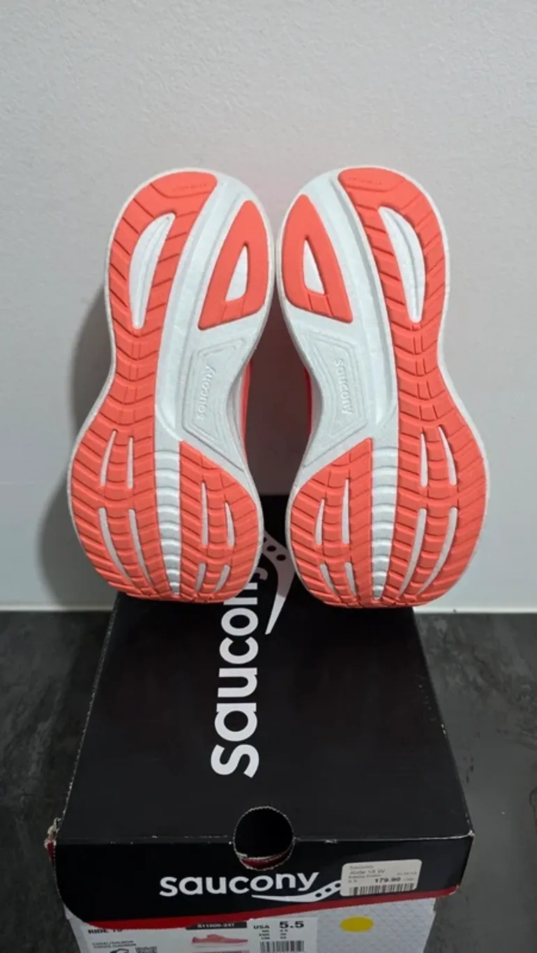 Used Saucony Sneakers bike — image 6 of 7